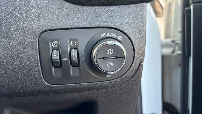 Vauxhall Crossland X 1.2T ecoTec [110] SE Nav 5dr [Start Stop] Petrol Hatchback